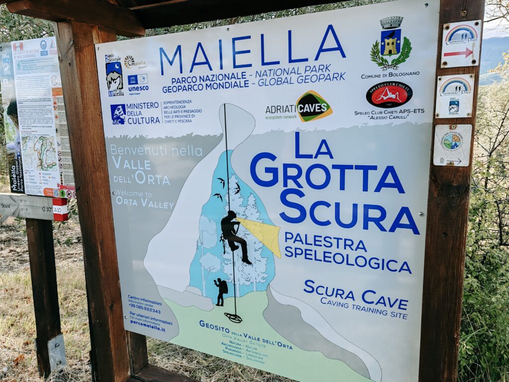 La Grotta Scura. inizio percorso. Bolognano. Abruzzo